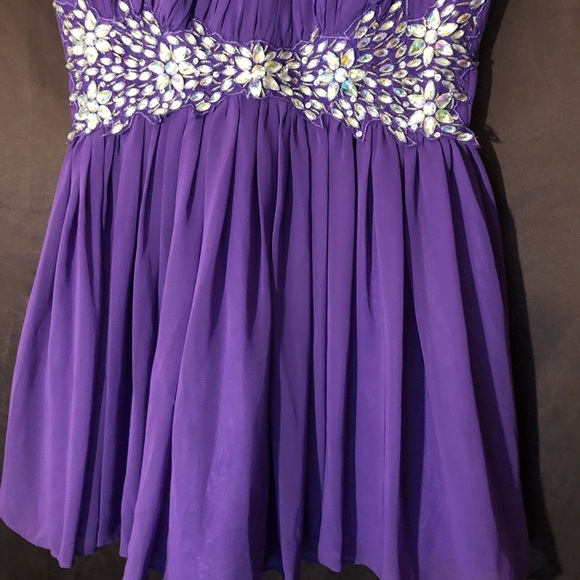 Very beautiful short dress - Picture 4 of 4